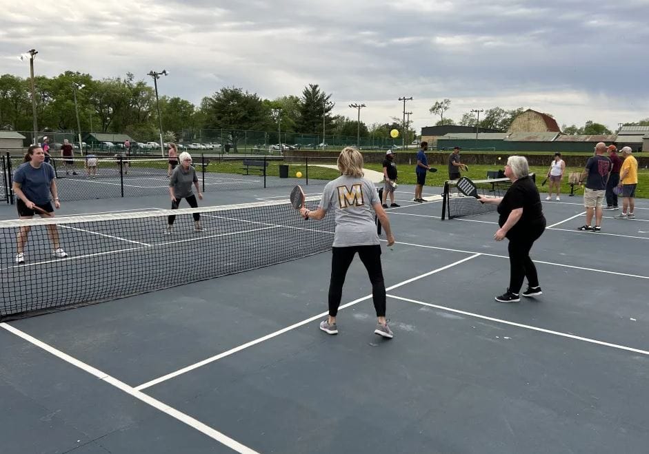 Free Beginners Clinic Packs Out 12 Courts at Municipal Park